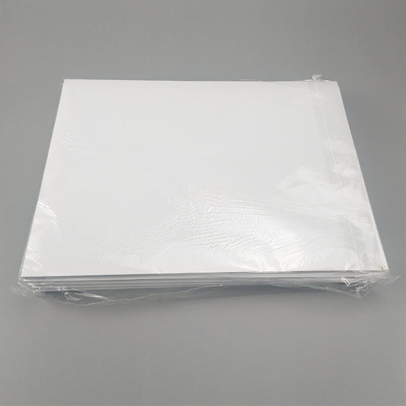 DCR -tyynyvalkoinen tausta