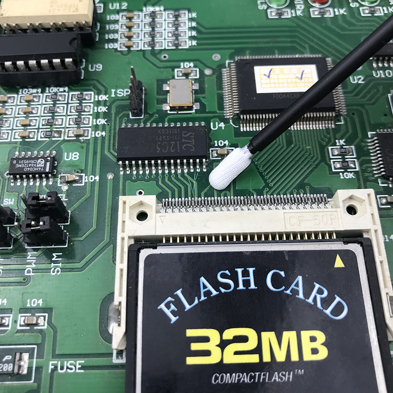 Neulottu polyesterikippu